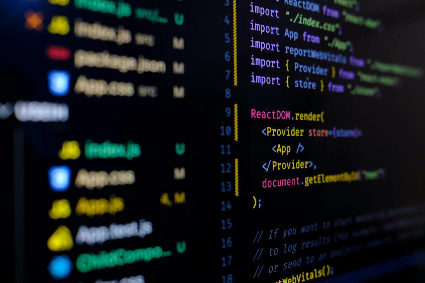 Schermo del computer che mostra codice colorato con evidenziazione della sintassi.